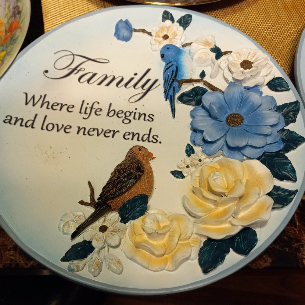 Decorative single plate for display